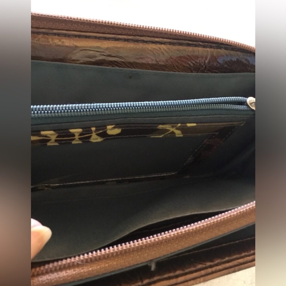 Target Floral Pattern Zip Wallet in Brown and Navy - Picture 5 of 9